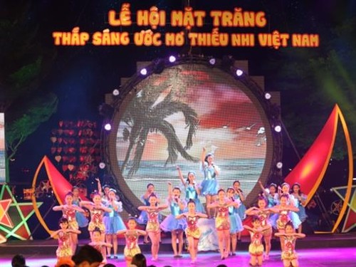 Mid-Autumn celebrations for children underway across Vietnam  - ảnh 1